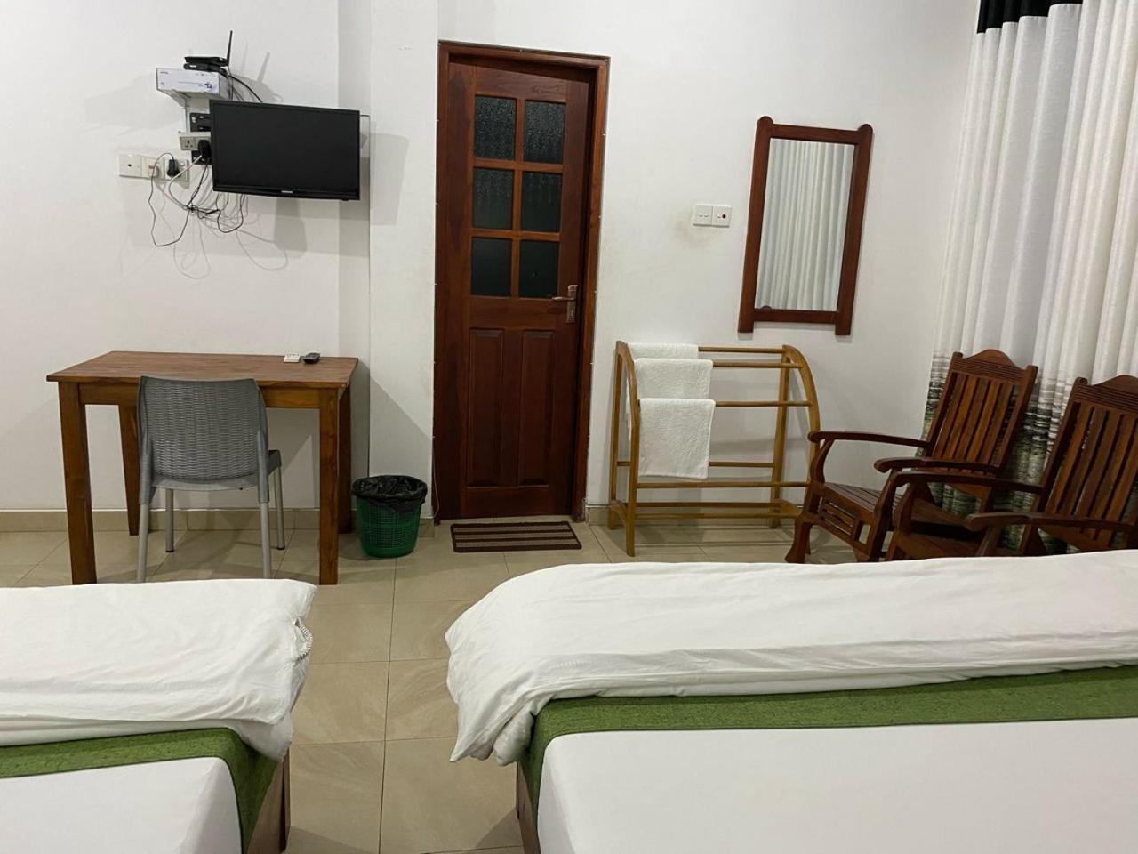 Why Not Palace Anuradhapura Exteriör bild